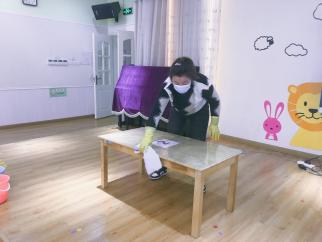 保育老师清消净报道_html_618a3c79.jpg