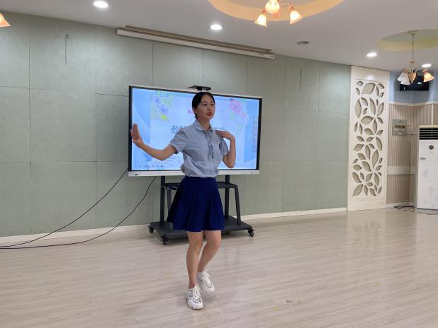 2021.9.9(生命迈幼·校园新闻)桃李芬芳 共话师恩（栖霞网站版）_html_11dccdd8.jpg