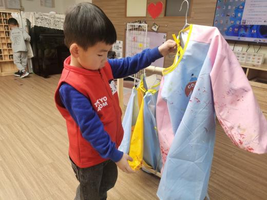 【生命迈幼·校园新闻】萌娃齐上阵，劳动不止步_html_33935ed6.jpg