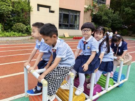 【生命迈幼 安全第一】守护“视”界 “睛”彩童年——迈幼一园爱眼日活动_html_76ac2caf.jpg