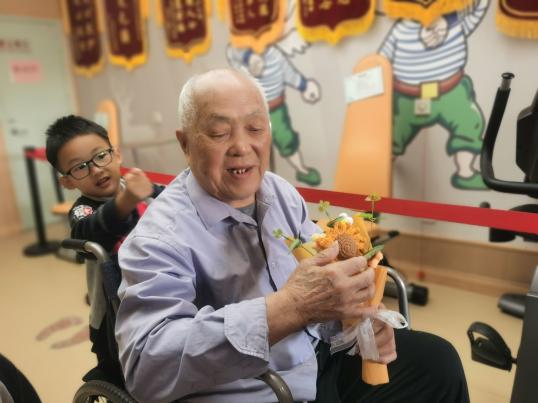 2023.10.23王智伟 【生命迈幼·校园新闻】一、时光不老—九九念孝(1)_html_36259540.jpg