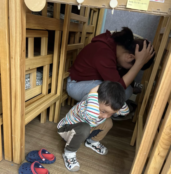 【生命迈幼·安全第一】应急逃生 临危不乱_html_17fe58af.png