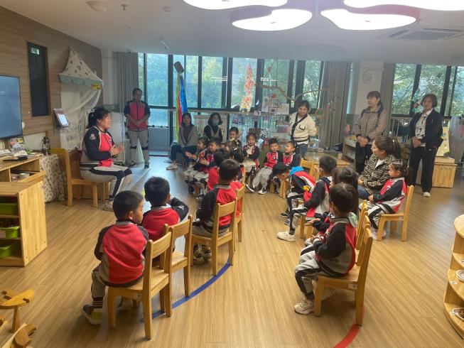 定稿：【生命迈幼·留住“秋”迹】探秘秋日，悦享秋游——迈幼嘉誉山分园秋游活动 (修改)_html_2032741c.jpg