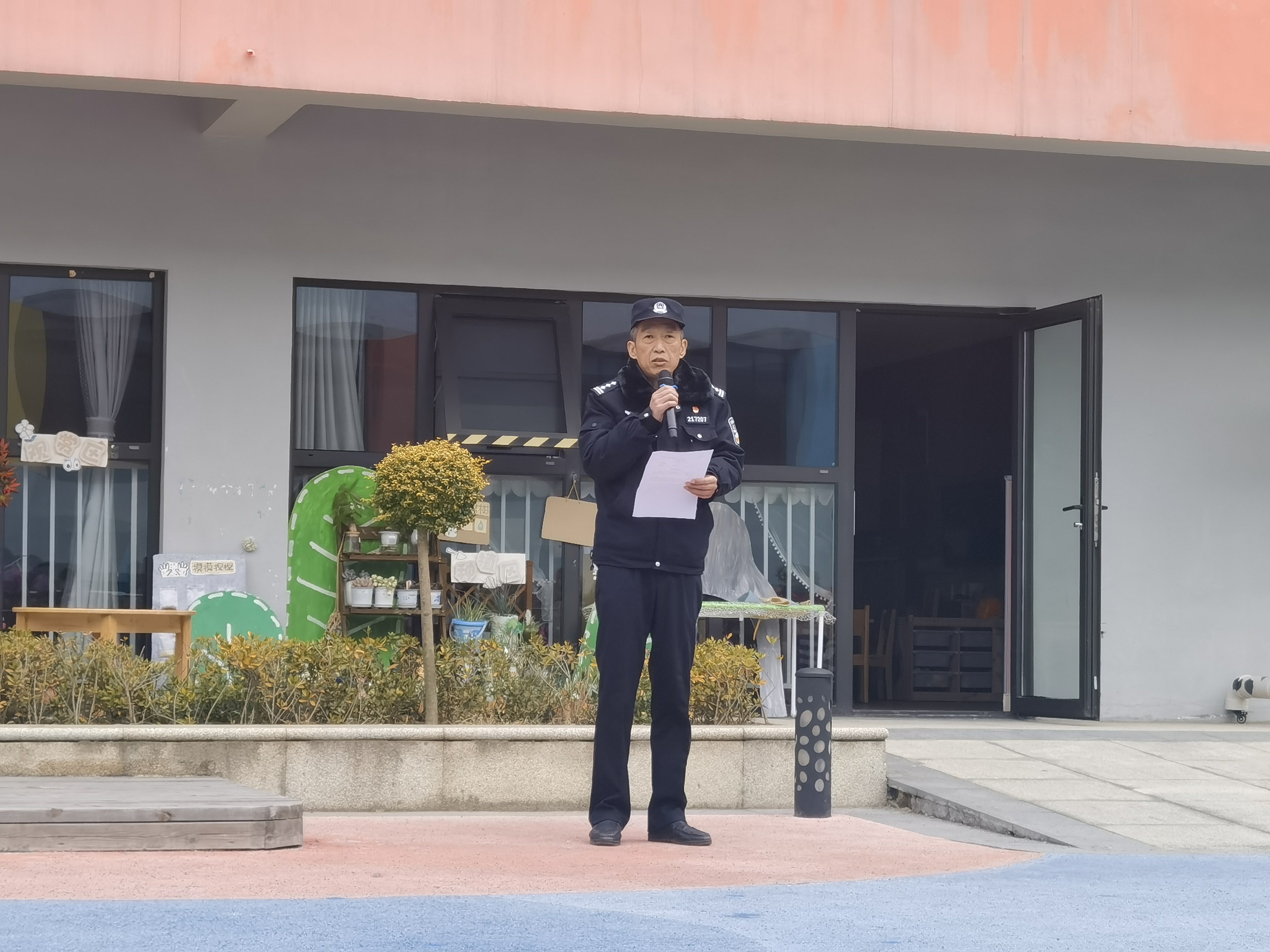 【生命迈幼•校园新闻】学法知法  萌娃先行—记迈幼嘉誉山分园宪法周活动_html_6ea10ba.jpg