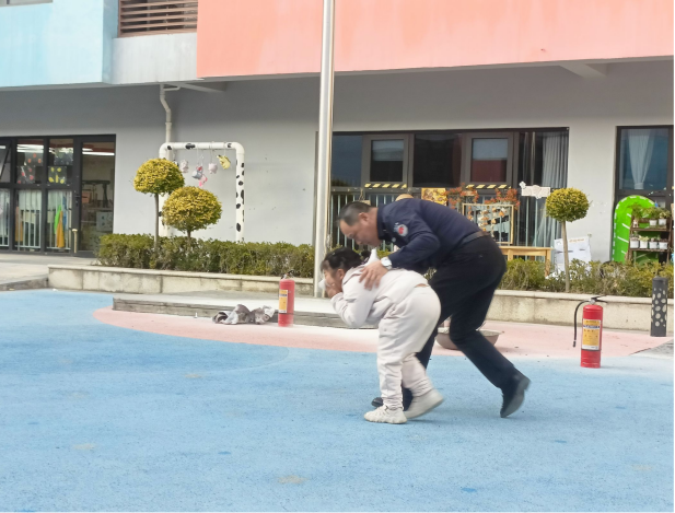 【生命迈幼&middot;安全第一】消防“零”距离，安全记心中.新闻稿修改  (1)_html_6bc04ab1.png