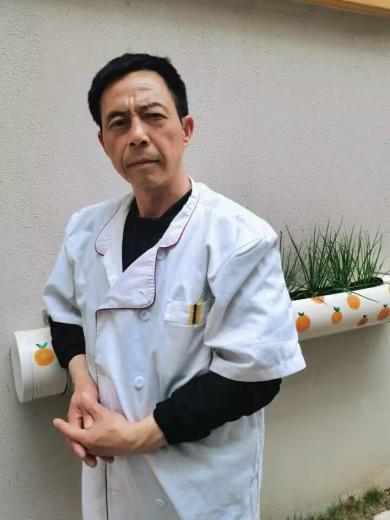 4.11三月师德标兵报道_html_m1b5e5103.jpg