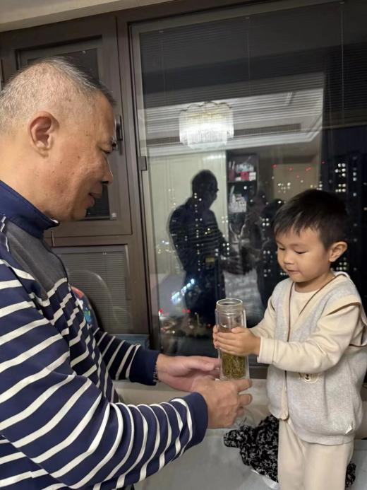 【生命迈幼·校园新闻】童心敬老 情暖重阳_html_m5bafa814.jpg