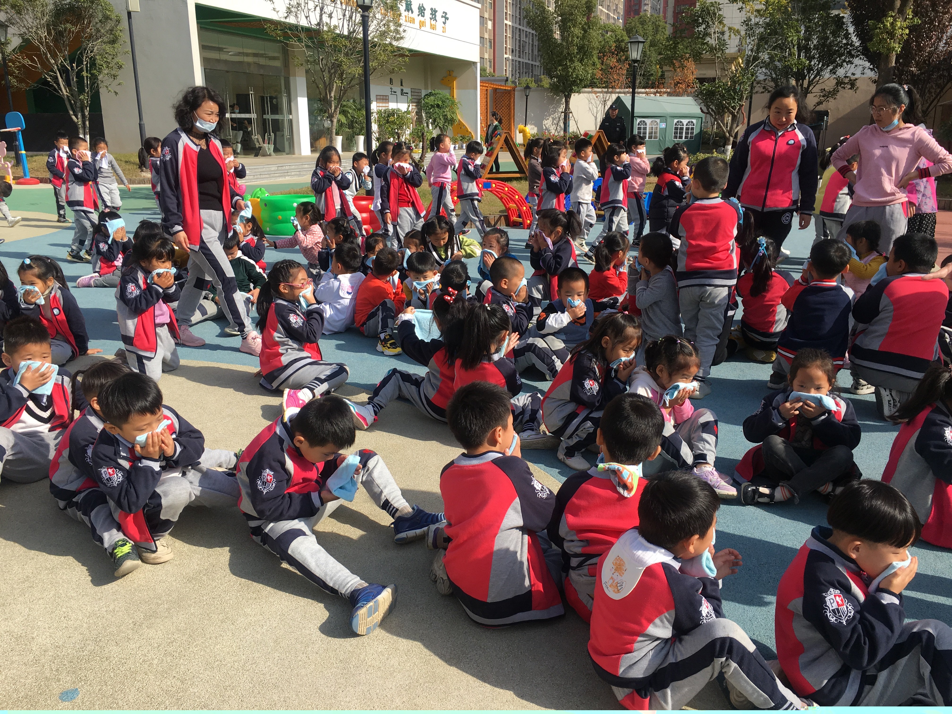 迈幼三园消防安全演练报道2020.11_html_m79783574.jpg