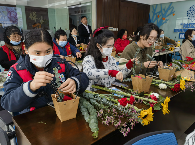 【生命迈幼·工会活动】三月与你，皆为春天——嘉誉山分园关爱职工活动_html_m345af49f.png