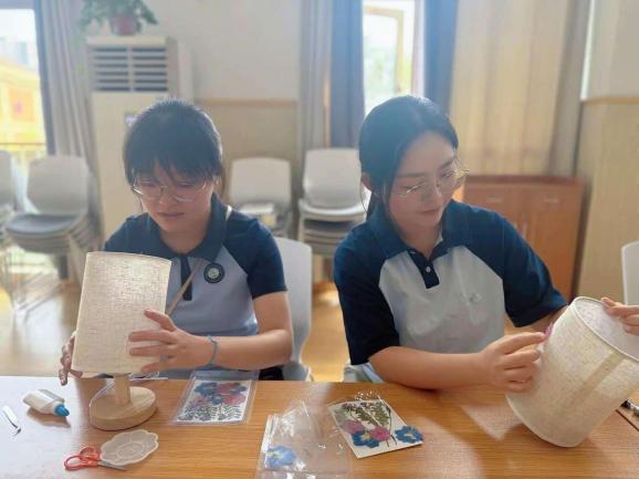 2025.9.9王含月【生命迈幼·教师佳节】多元活动庆佳节,师幼同心谱新篇——记迈幼瑜憬湾分园2025年教师节活动 (1)_html_mea77423.jpg