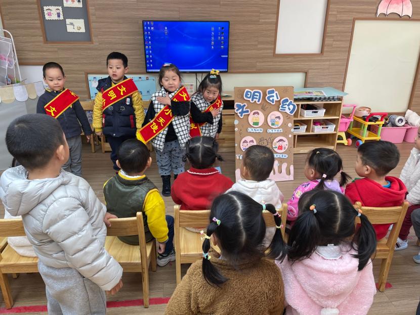 【生命迈幼&middot;校园新闻】礼仪润童心，文明伴我行 赵华2021.11.17_html_7c8f1da6.jpg