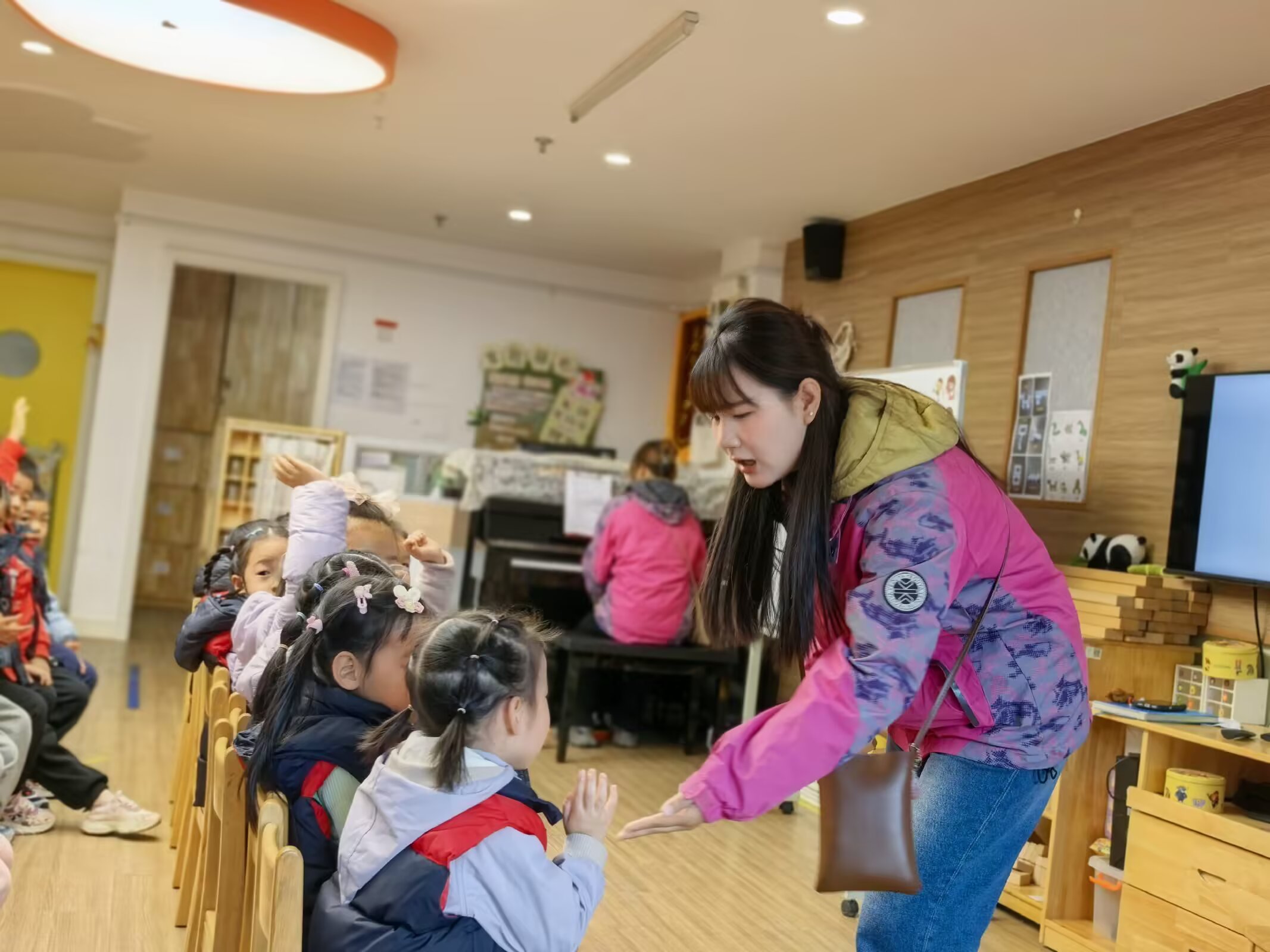 定稿【生命迈幼&middot;教学动态】以爱为桥 见证绽放——记迈幼嘉誉山分园家长半日开放活动_html_m13148e05.jpg