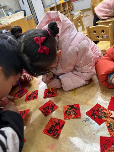 【生命迈幼 花样童年】“龙”光焕发，快乐启航——记迈幼三园开学迎新活动_html_m48e1b262.jpg