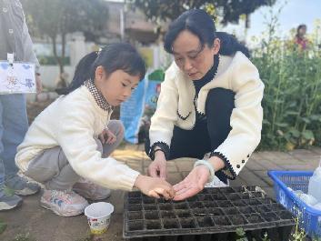 2023.5.29““植”此春绿 乐享耕趣” ——种植团活动_html_m4479ae77.jpg