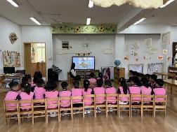 2023.5.29【生活燕幼·园区动态】燕幼中心园：温暖话童年，拾趣好时光——故事团活动_html_e1ece89.jpg