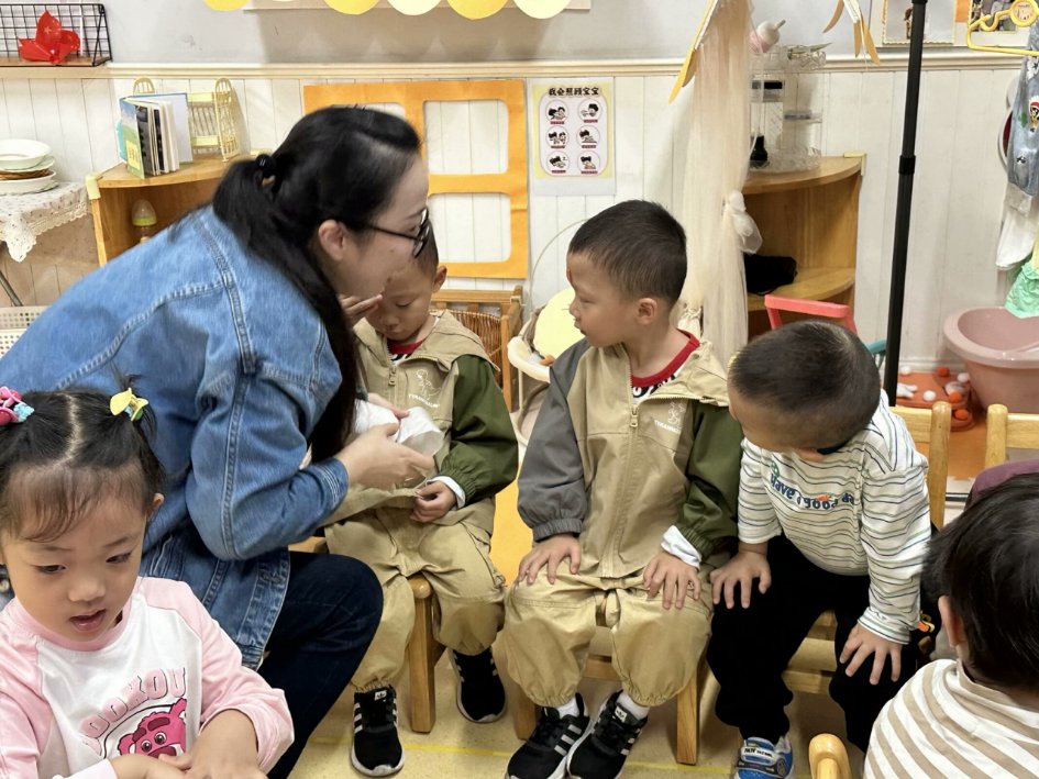20250113【生活燕幼&middot;园区动态】新城分园：“家”校共育，绽放多彩童年——家长资源团活动纪实(1)_html_3f4bbcc4.png