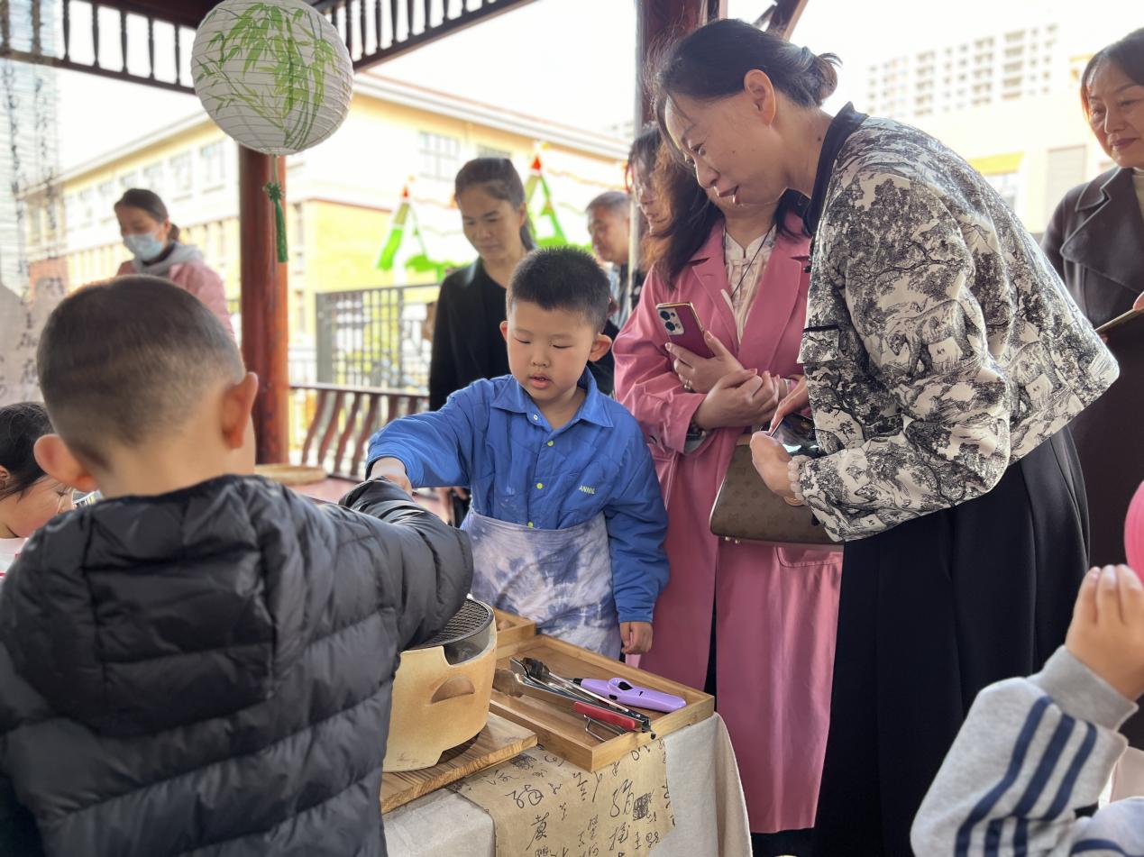20240322新疆乌苏市教育参访团交流活动_html_6f39ea10.jpg
