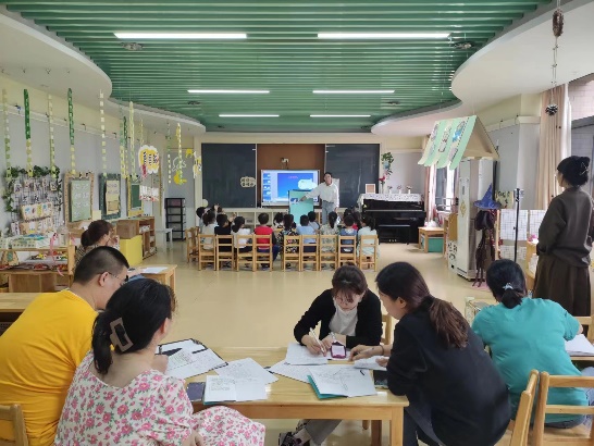 20220930【教研组活动】新城园区：“魅力诗歌  多彩教学”——语言教研组集体教学观摩活动_html_maa660b5.jpg