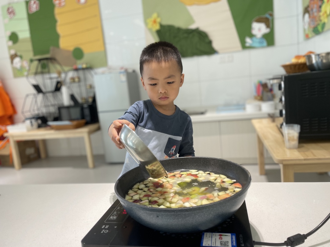20230606【生活燕幼·园区动态】燕鸣苑分园：风吹麦浪 蝉鸣夏忙——舌尖上的节气之芒种_html_m38983f7e.jpg
