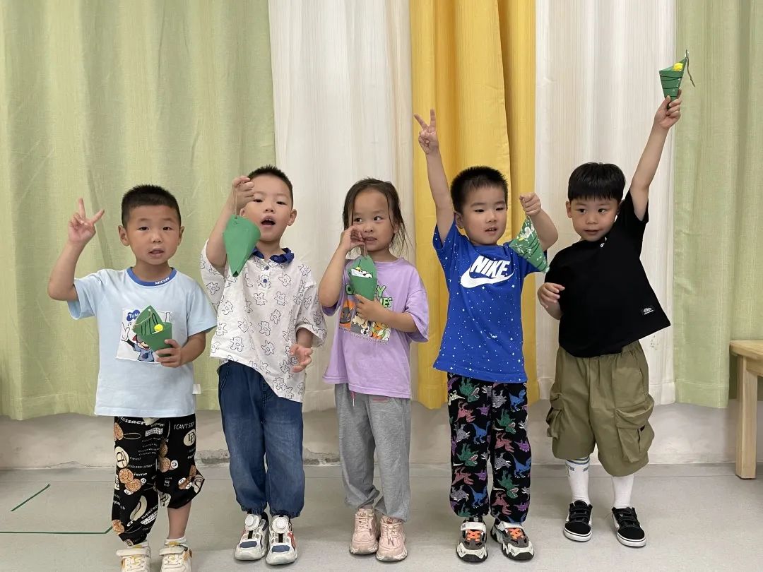 20230621【生活燕幼·园区动态】燕鸣苑分园：“粽”享童趣，缤纷端午——端午节活动_html_7329f8cf.jpg