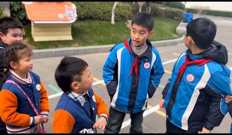 20250310【生活燕幼&middot;园区动态】新城分园：“趣”当小学生 衔接促成长 —— 大班年级组走进小学活动_html_233a80a6.jpg