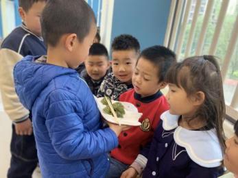 20240403【生活燕幼·园区动态】“浸润童心 情忆清明”——舌尖上的节气之清明_html_m86ba94e.jpg