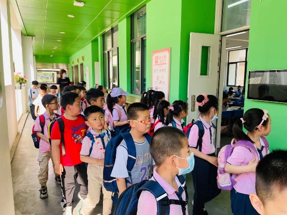 走进小学_html_ma1a9e14.jpg