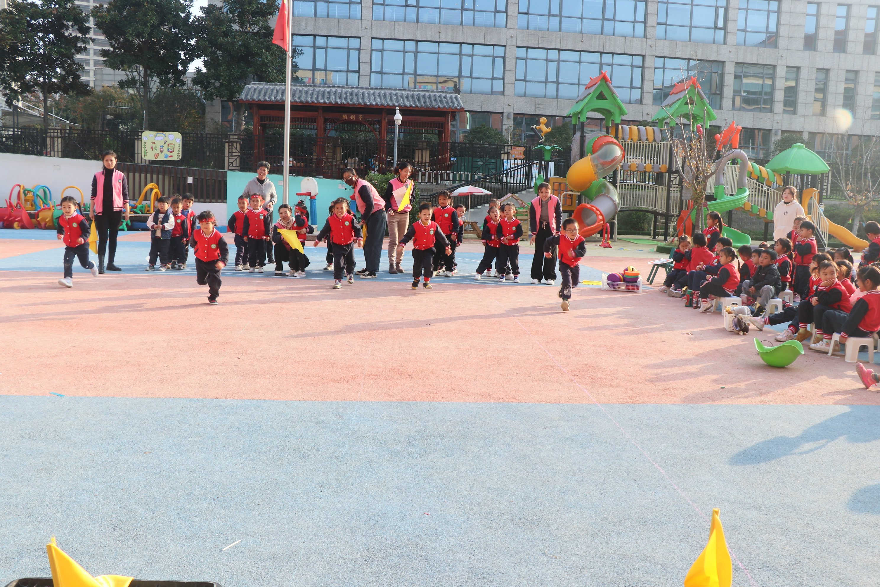 20221115新城园区中班年级组运动会新闻(1)_html_301b1a5a.jpg