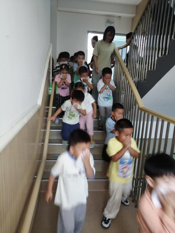 20230913【生活燕幼·安全第一】下庙分园：“防患未然，安全相伴”——消防疏散演练活动_html_m46e6e08c.jpg