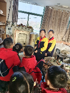 20250306【生活燕幼·年级组动态】燕幼中心园：小学初体验，衔接零距离——大班年级组参观小学活动_html_m312e7d65.png