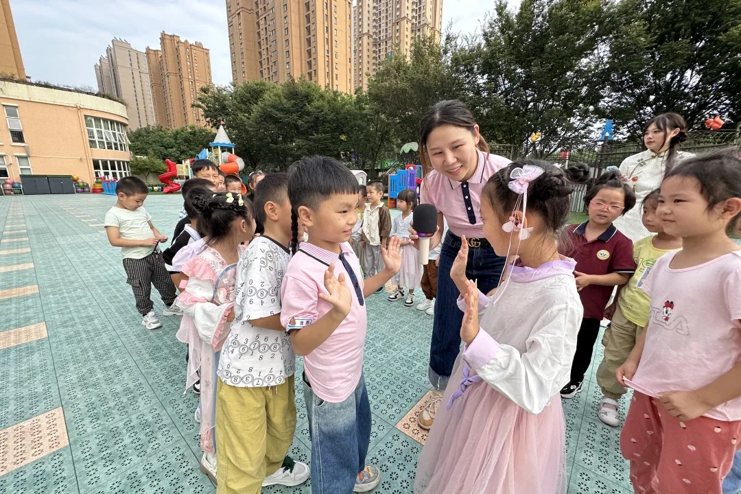 【生活燕幼·园区动态】下庙分园：“走行知路，议儿童事” ——第二次儿童陶研会顺利召开_html_m4f000871.jpg