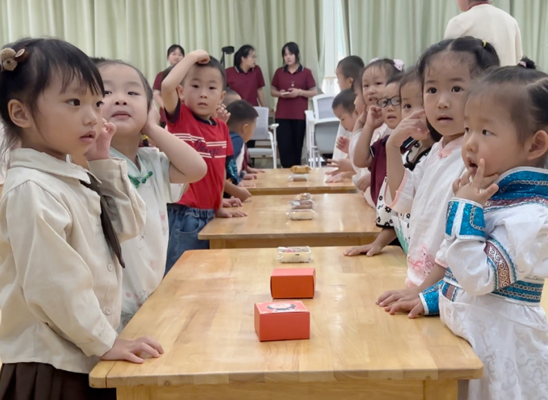 【生活燕幼·年级组动态】下庙分园： “月满中秋，欢聚国庆”——迎中秋国庆音乐会活动_html_65514c62.jpg
