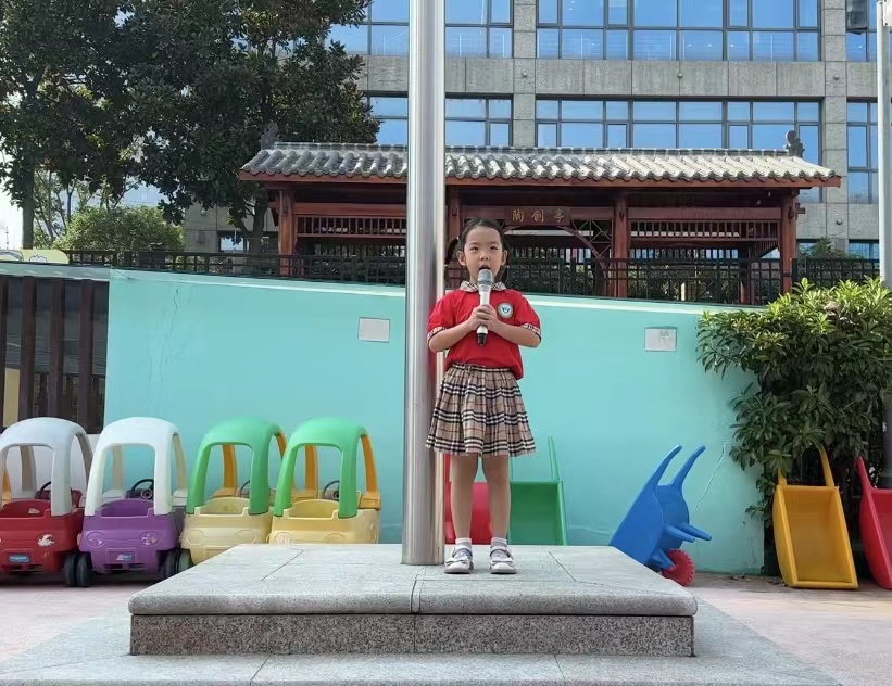 2023.9.18大三升旗新闻_html_60d6b822.jpg