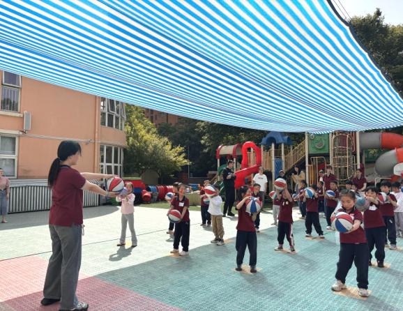 【生活燕幼·园区动态】下庙分园：“大手牵小手，球趣乐无穷”——小中班运动会_html_35a4d253.jpg