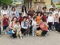20250411【生活燕幼·园区动态】中心园：采撷春光，一起“趣”春游——亲子春游活动_html_m3a3b388a.jpg