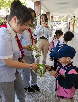 20240514【生活燕幼·年级组动态】燕幼中心园：花开有时，衔接成长——大班年级组参观小学活动_html_m3ca95d36.png