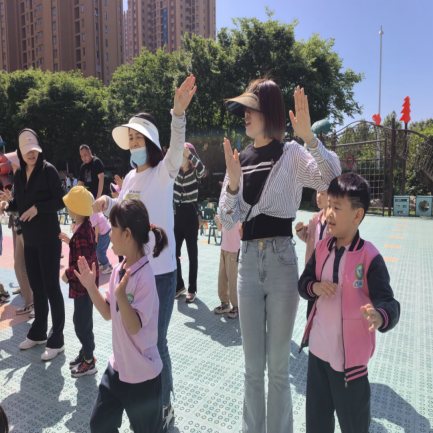 20240516【生活燕幼·园区动态】下庙分园：“伴”日相约，“花”样运动——大班半日开放暨亲子运动会_html_m23a05f80.png