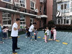【生活燕幼·年级组动态】燕幼中心园：“快乐体智能，健康好体魄”---中班年级组社区活动_html_714d2da6.jpg