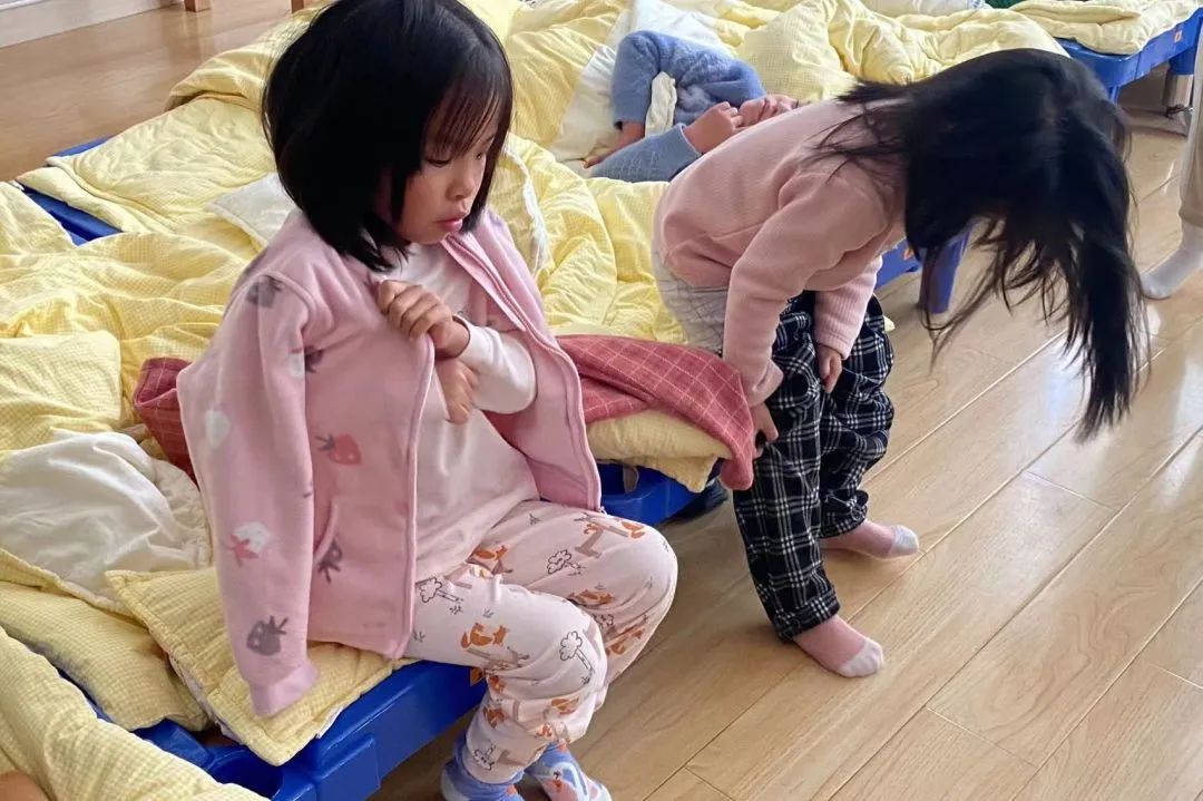 20231215【生活燕幼·园部动态】下庙分园：“自理小能手，快乐显身手”——自理能力大赛_html_m7fe5da15.jpg