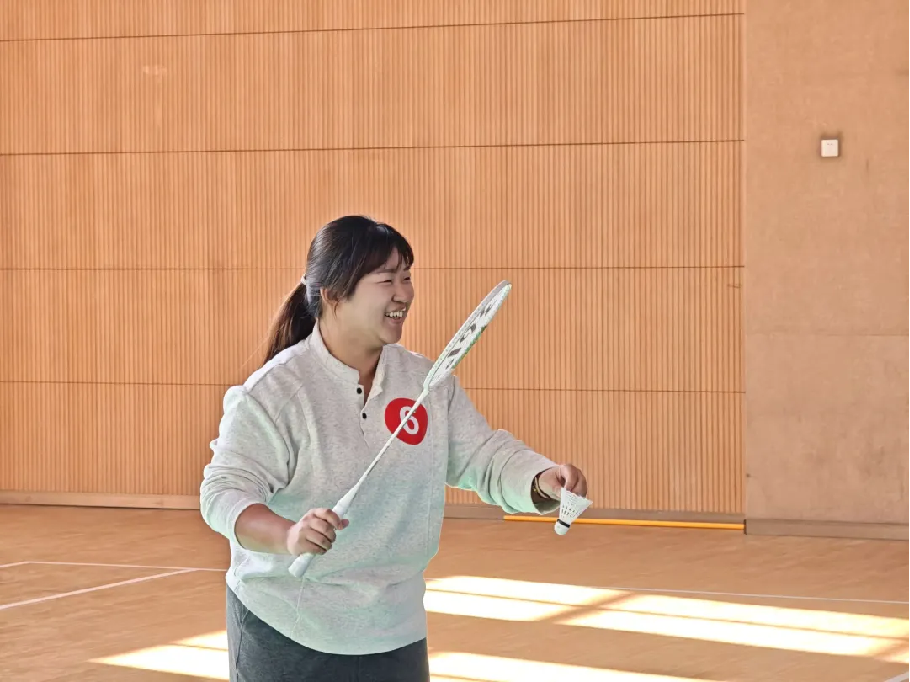 20251124【生活燕幼·园区动态】新城分园:“羽” 你同行展风采 师德铸魂暖初冬 —— 教职工羽毛球趣味赛_html_6b9ca1ad.png