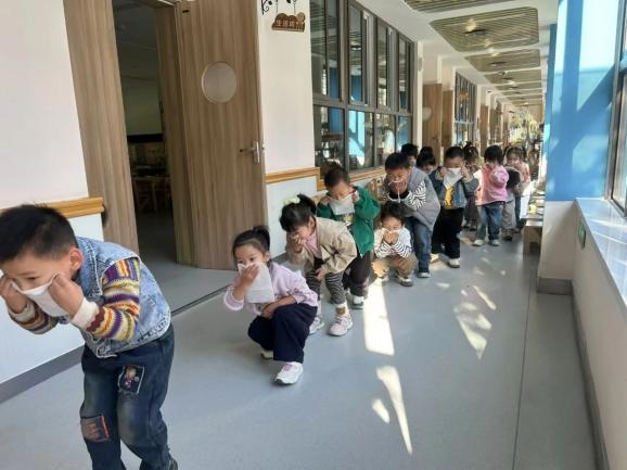 20241107【生活燕幼·安全第一】燕鸣苑分园：“消防在‘童’心，安全护‘童’行”——幼儿园消防安全培训及疏散演练_html_m68748132.jpg