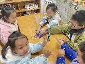 20241122【生活燕幼·园区动态】中心园：“小雪至，寒冬始”——小雪节气活动_html_5968e285.jpg