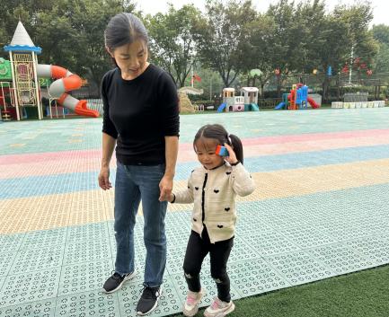 【生活燕幼·年级组动态】下庙分园：“大带小，乐成长”——小班幼儿成长纪实_html_m4fc606b7.jpg