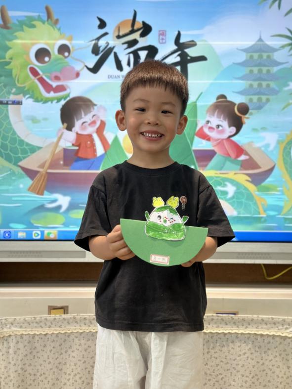 20250530【生活燕幼·园区动态】新城分园：新城分园：“粽”享端午 童趣六一——小班年级组端午六一同庆活动_html_2987abcc.jpg