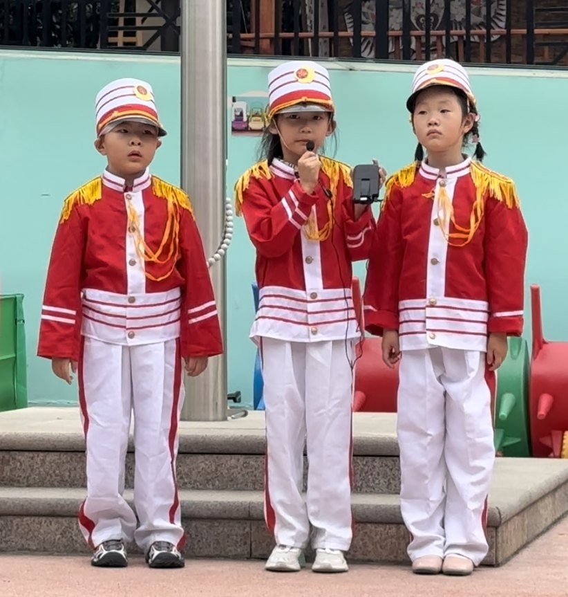 2024.6.17大一班升旗仪式_html_4c5f7764.jpg