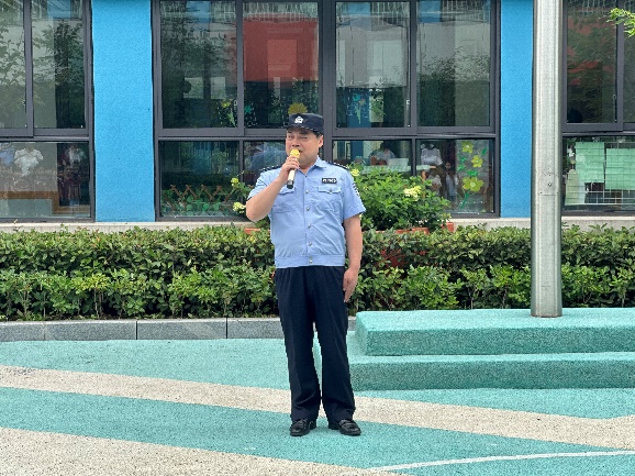 20240624 【生活燕幼·园区动态】快乐过暑假，安全不放假——法制副校长暑期安全国旗下讲话_html_591b191.jpg