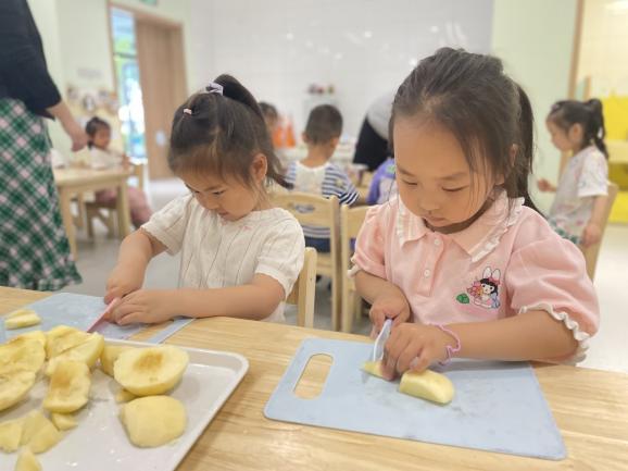 20240620【生活燕幼·园区动态】“夏至到，盛夏始”——舌尖上的节气之夏至_html_m5ca43434.jpg