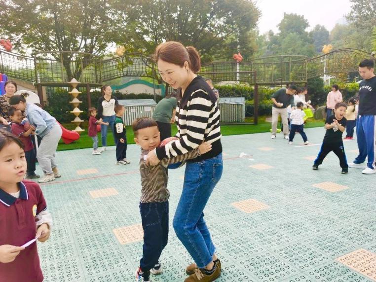 【生活燕幼·年级组动态】下庙分园：“大手牵小手，一起来运动”——中班半日开放暨亲子运动会活动_html_442db4d.jpg