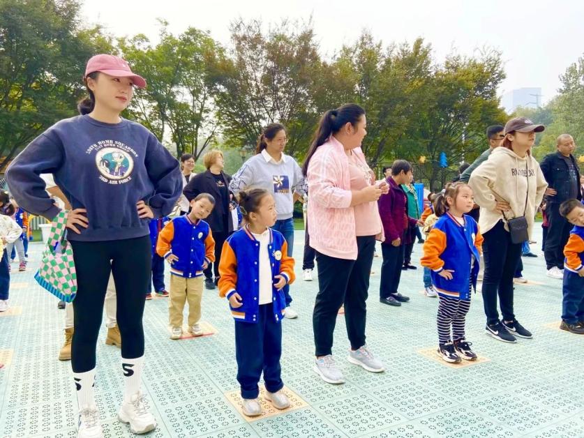 【生活燕幼·年级组动态】下庙分园：“大手牵小手，一起来运动”——中班半日开放暨亲子运动会活动_html_59e9f84a.jpg