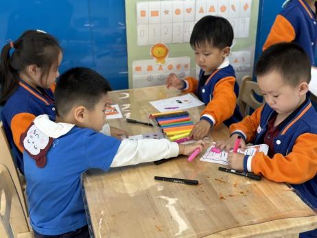 20231023【生活燕幼·园区动态】燕鸣苑分园：“爱满重阳 孝润童心”——重阳节活动_html_4570084c.jpg